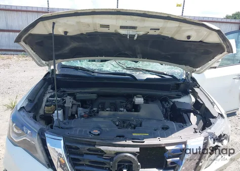 2017 Nissan Pathfinder Platinum z USA, uszkodzony, nr VIN 5N1DR2MM0HC633118